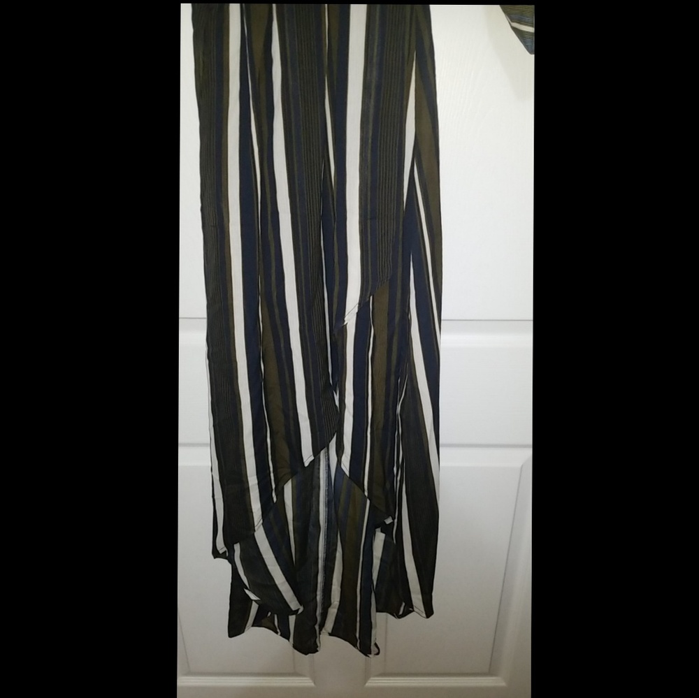 Stripped vneck dress - Picture 8 of 8